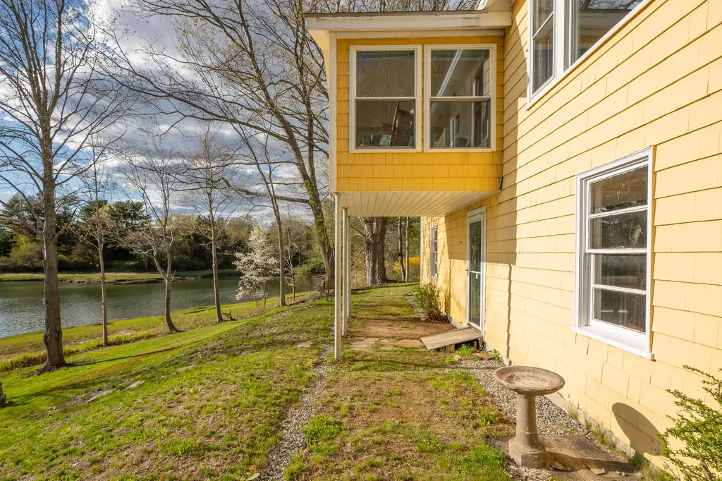61 Bristol Road Damariscotta ME 04543