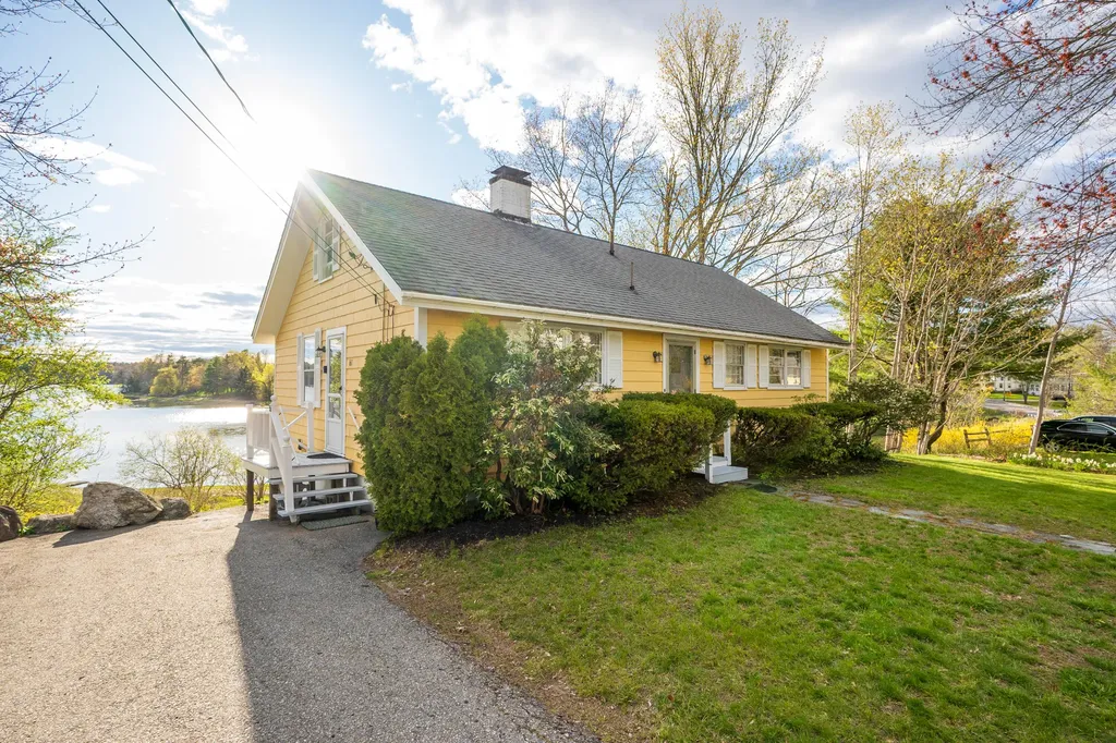 61 Bristol Road Damariscotta ME 04543