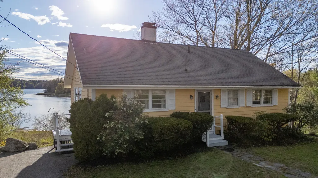 61 Bristol Road Damariscotta ME 04543