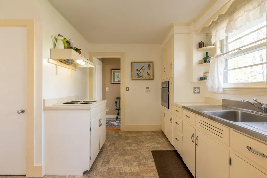61 Bristol Road Damariscotta ME 04543