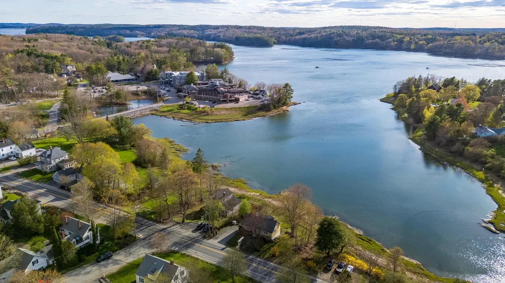61 Bristol Road Damariscotta ME 04543