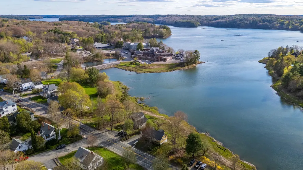 61 Bristol Road Damariscotta ME 04543