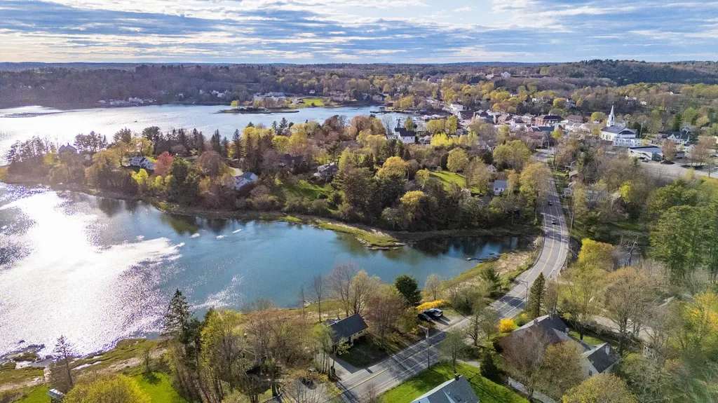 61 Bristol Road Damariscotta ME 04543