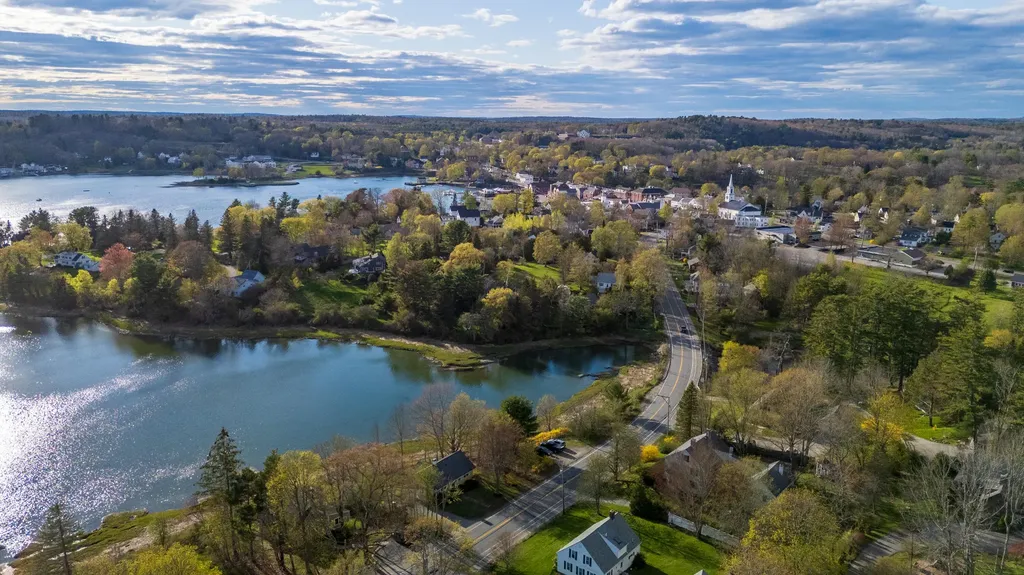 61 Bristol Road Damariscotta ME 04543