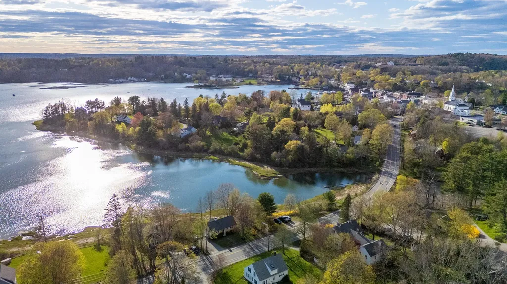 61 Bristol Road Damariscotta ME 04543
