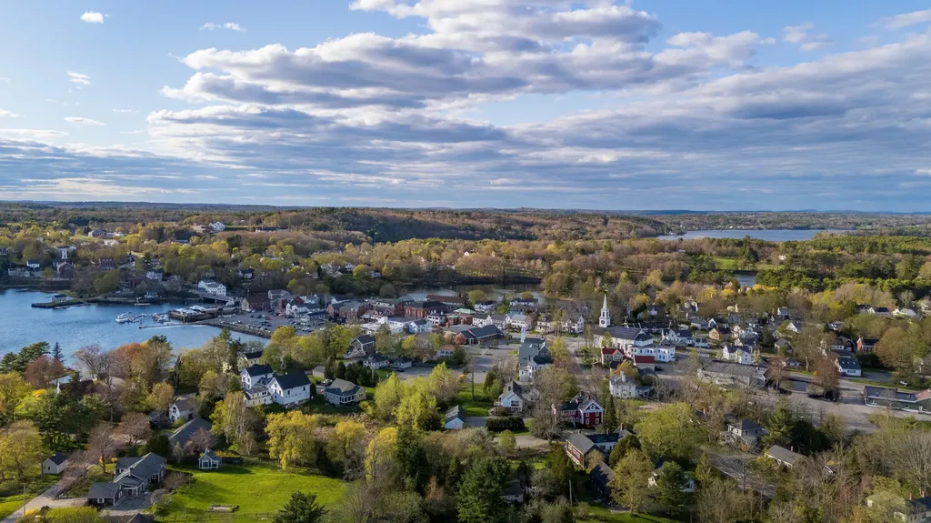 61 Bristol Road Damariscotta ME 04543