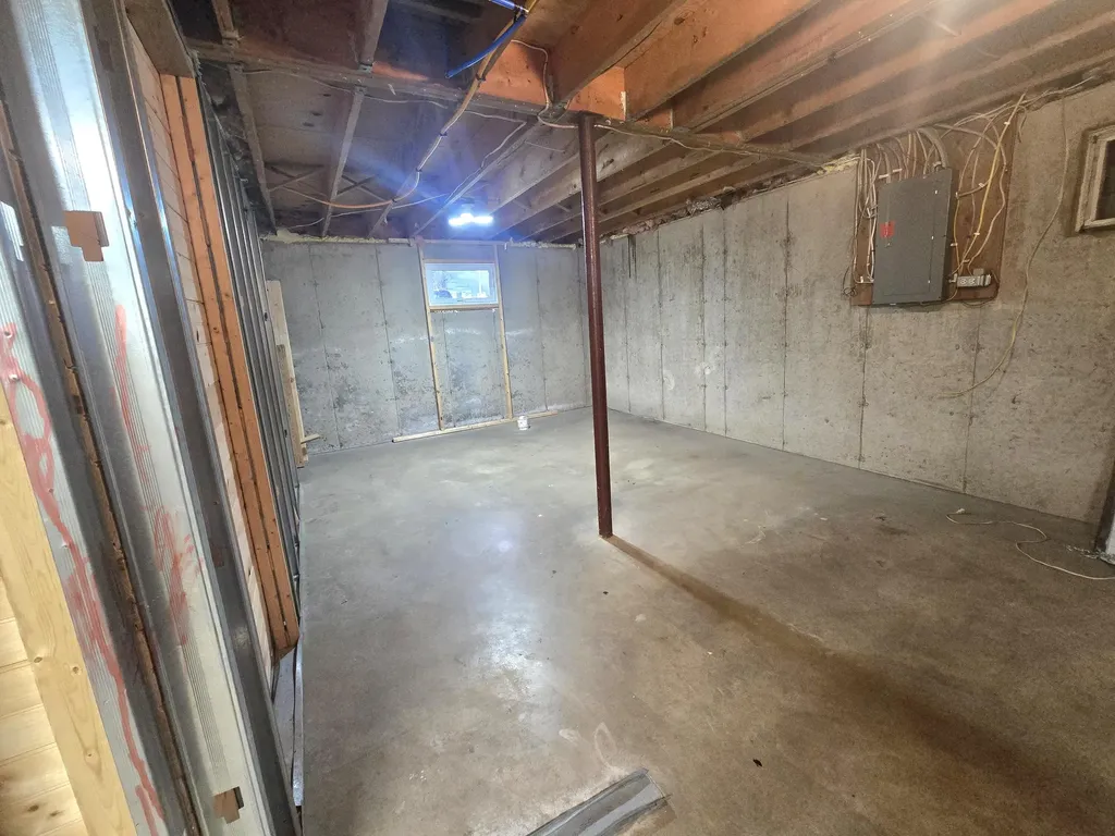 20 Ruth Avenue Hampden ME 04444