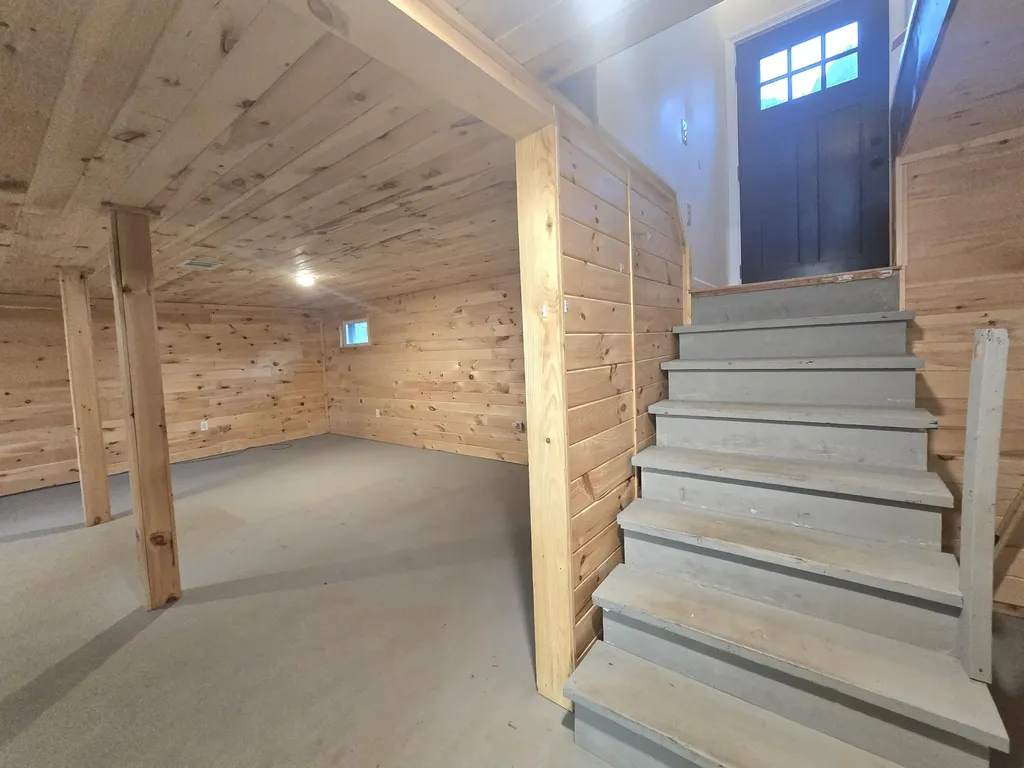 20 Ruth Avenue Hampden ME 04444