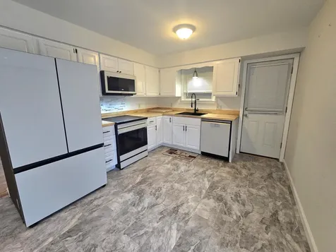 20 Ruth Avenue Hampden ME 04444