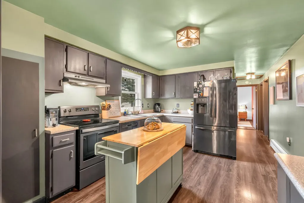 6 Coolidge Avenue Hampden ME 04444