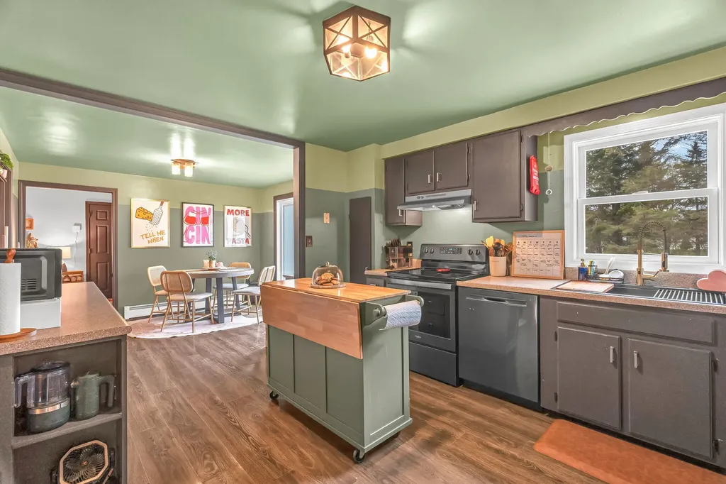 6 Coolidge Avenue Hampden ME 04444