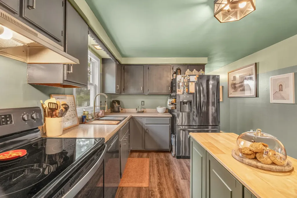 6 Coolidge Avenue Hampden ME 04444