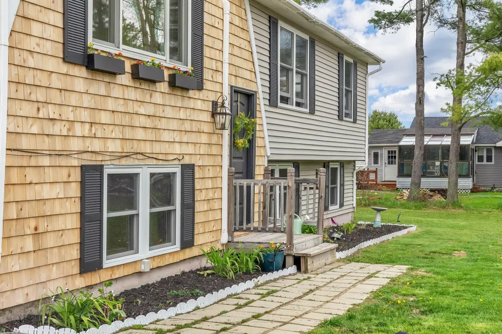 6 Coolidge Avenue Hampden ME 04444