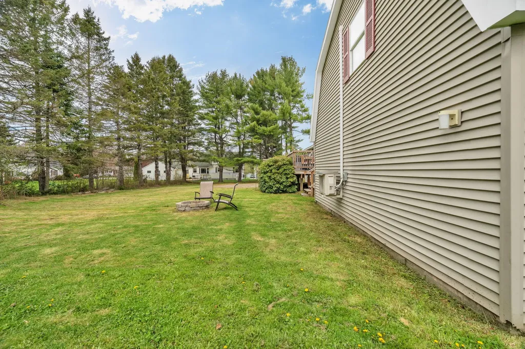 6 Coolidge Avenue Hampden ME 04444
