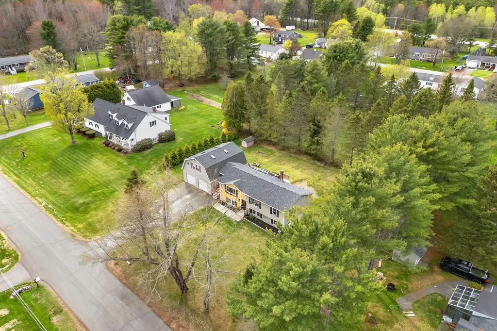 6 Coolidge Avenue Hampden ME 04444