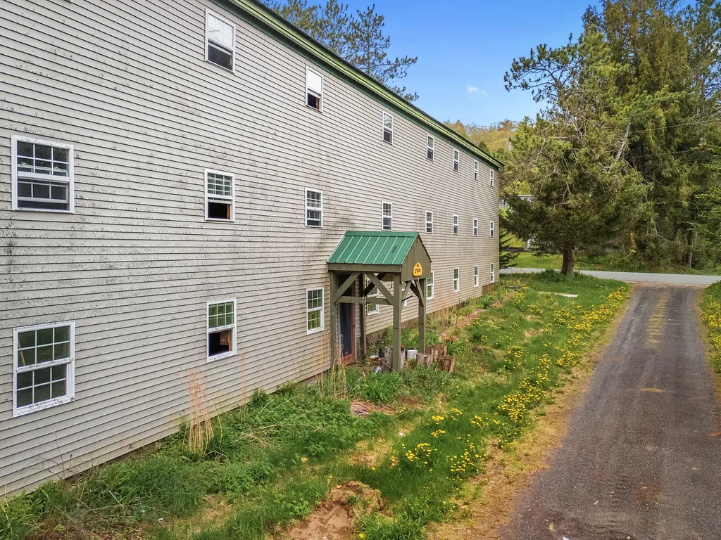 1257 N Pond Road Warren ME 04864