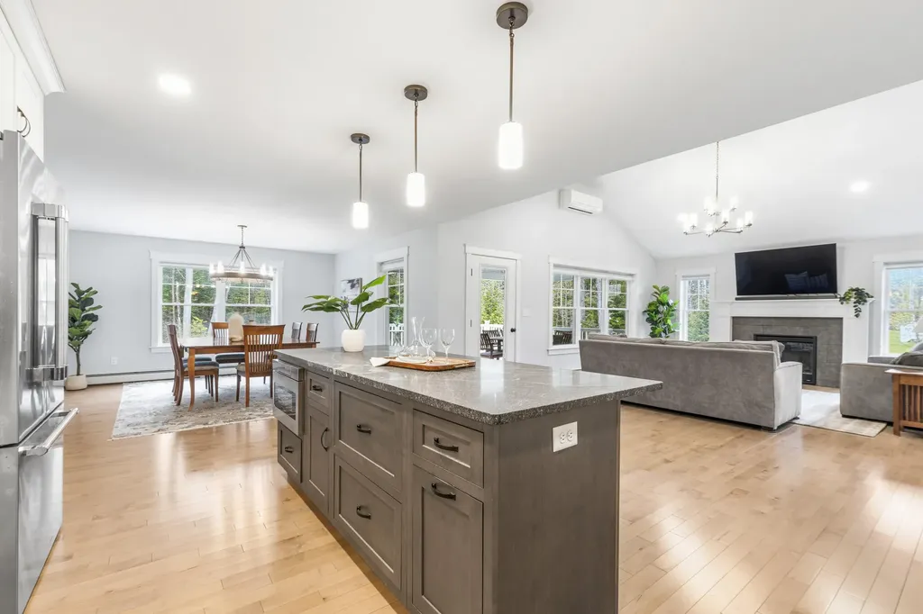 14 Theresa Masse Lane Scarborough ME 04074