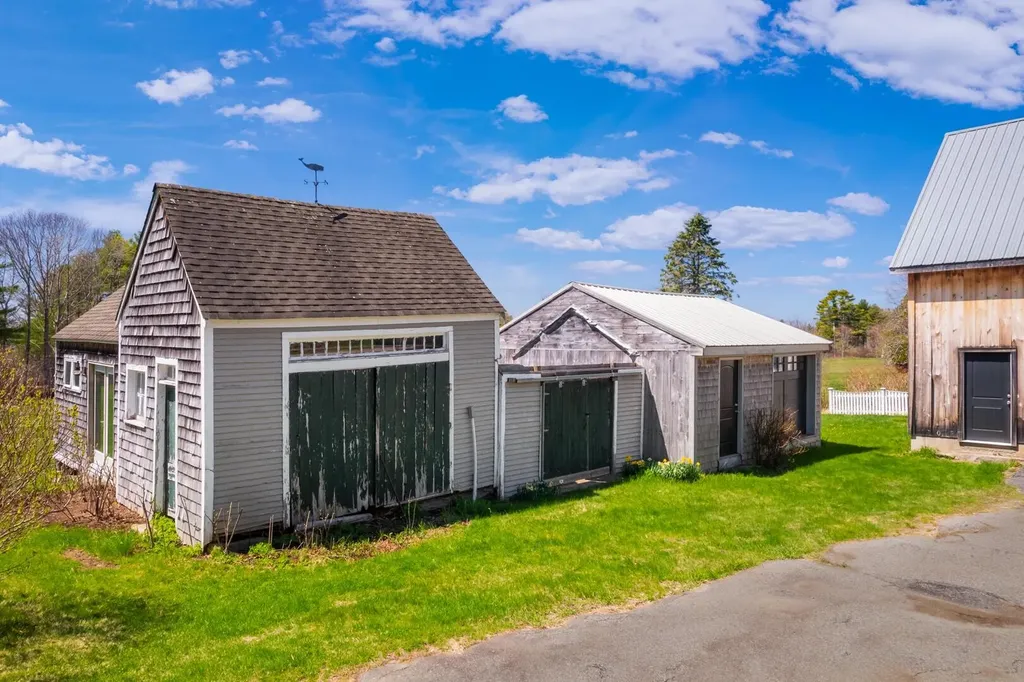 16 Gowen Lane York ME 03909
