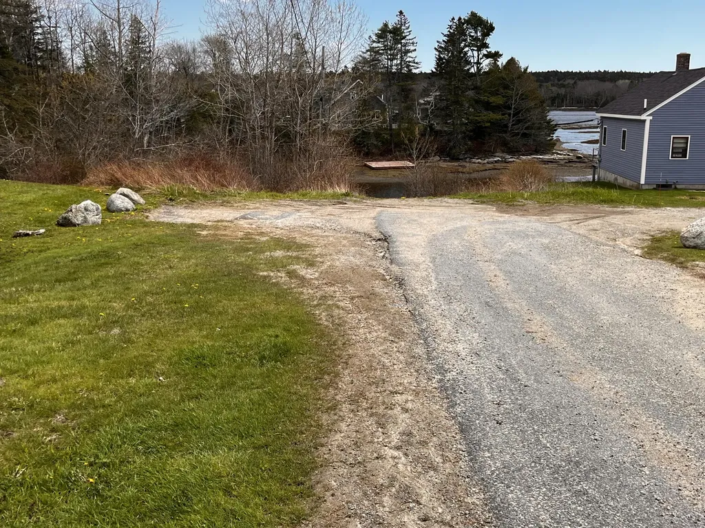 24 Creek Road Bremen ME 04551