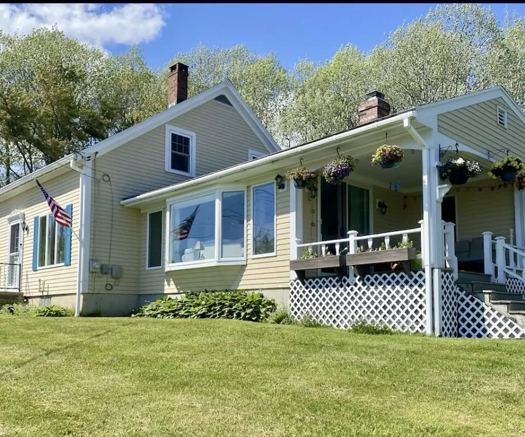 24 Creek Road Bremen ME 04551