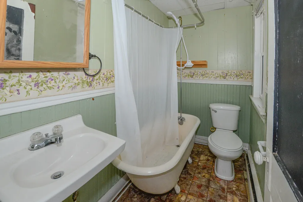 11 Holman Avenue Mexico ME 04257