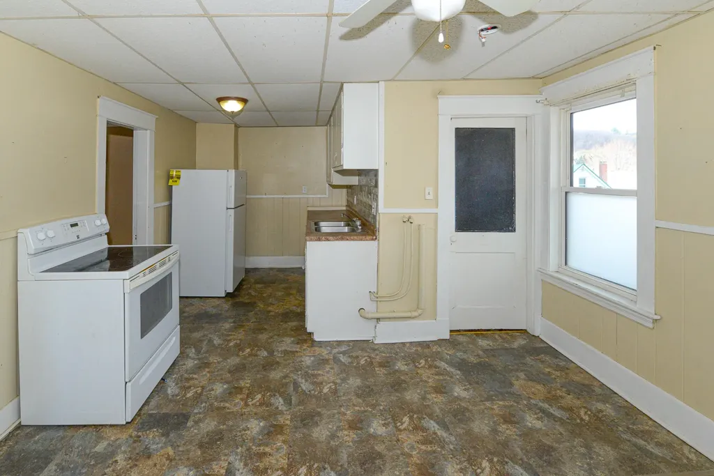 11 Holman Avenue Mexico ME 04257