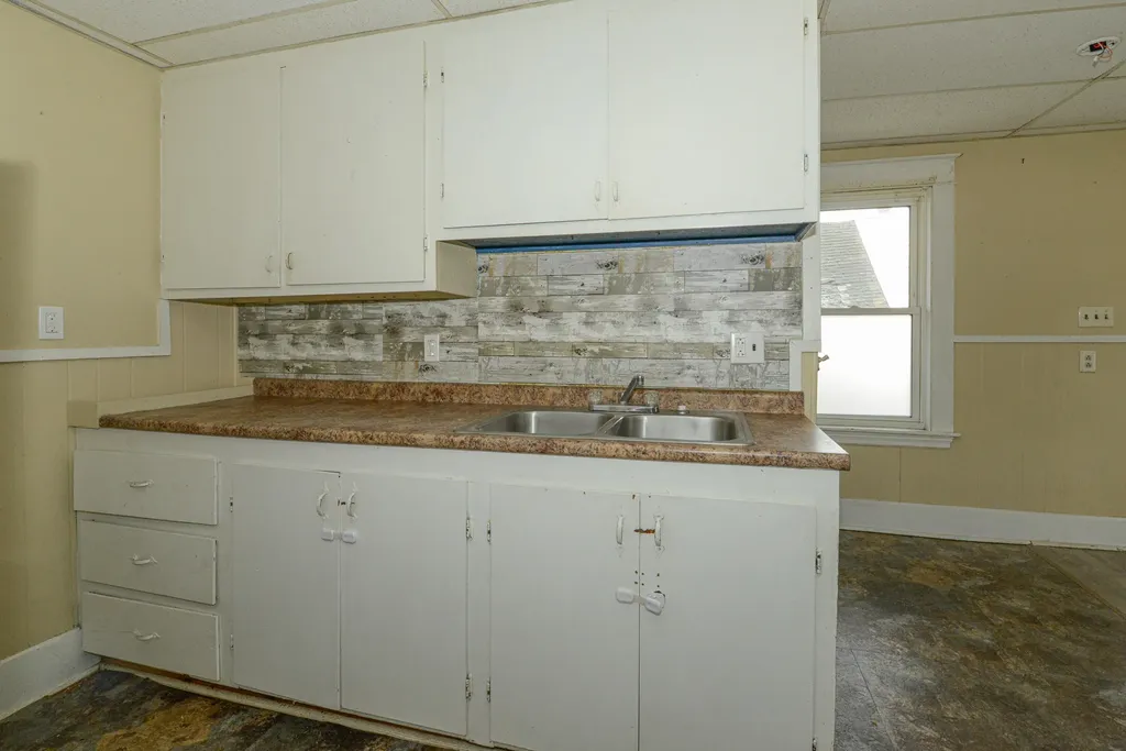 11 Holman Avenue Mexico ME 04257