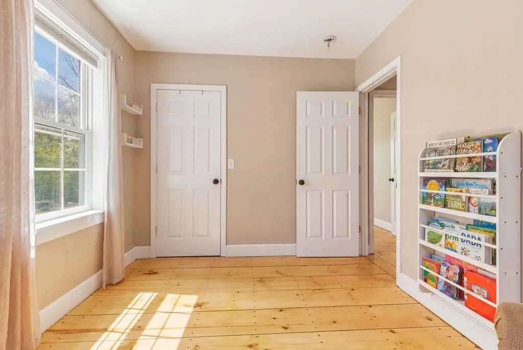 15 Waldron Drive Limerick ME 04048