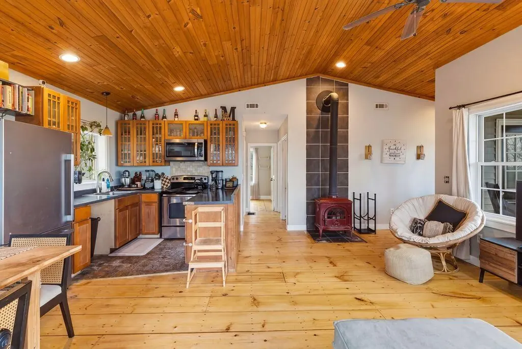 15 Waldron Drive Limerick ME 04048