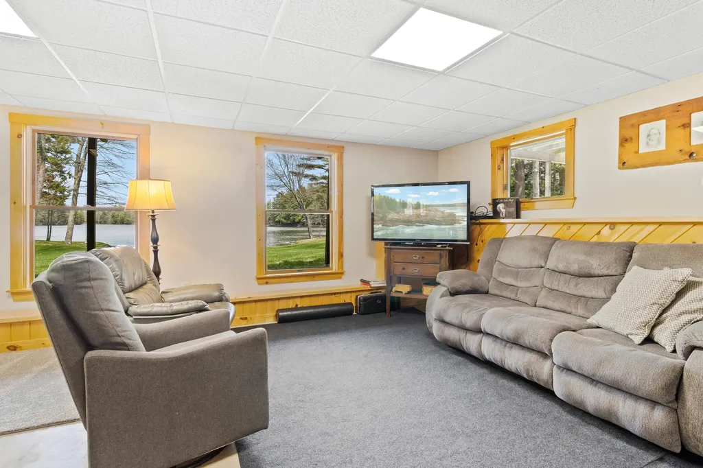 127 Moody's Island Road Nobleboro ME 04555
