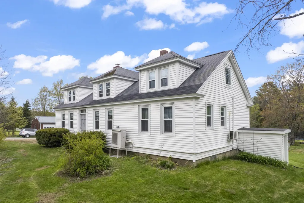 3427 Middle Road Sidney ME 04330