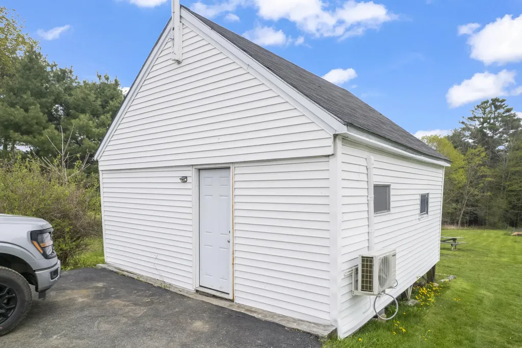 3427 Middle Road Sidney ME 04330
