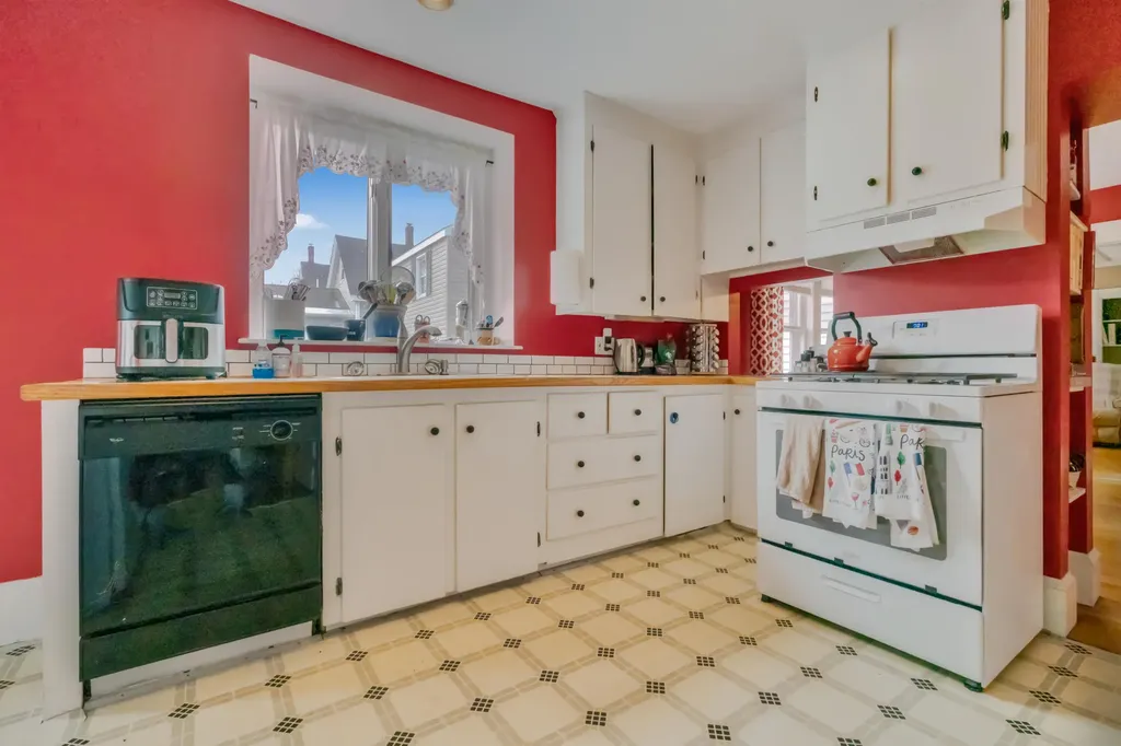 31 Alba Street Portland ME 04103