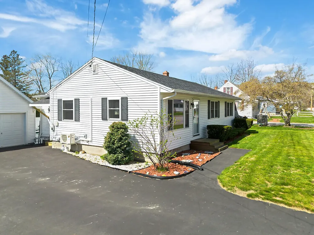 22 Mayflower Road Augusta ME 04330