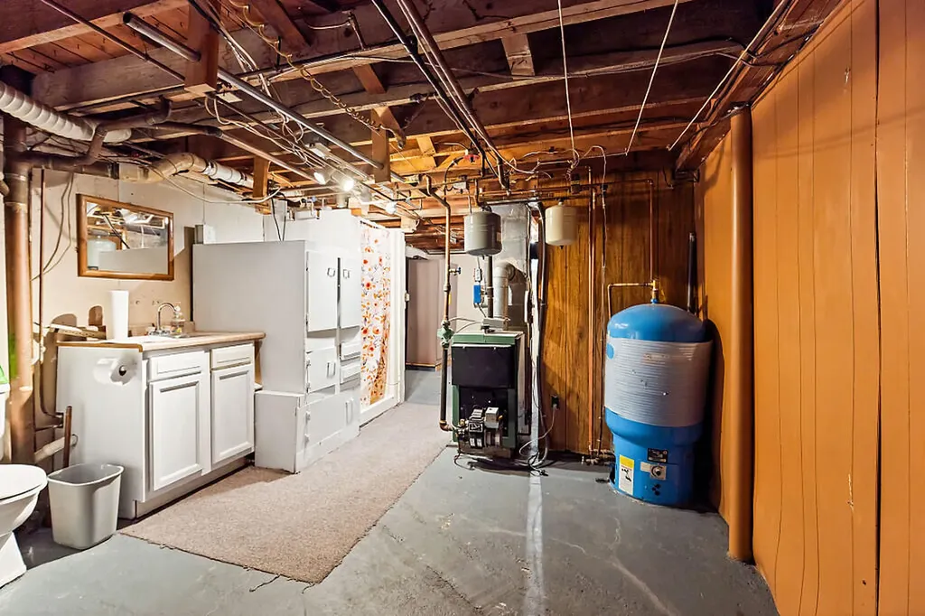 22 Mayflower Road Augusta ME 04330