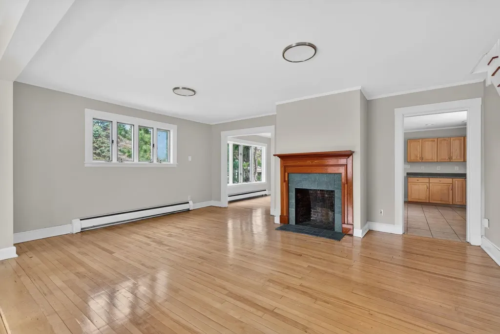 294 Mitchell Road Cape Elizabeth ME 04107