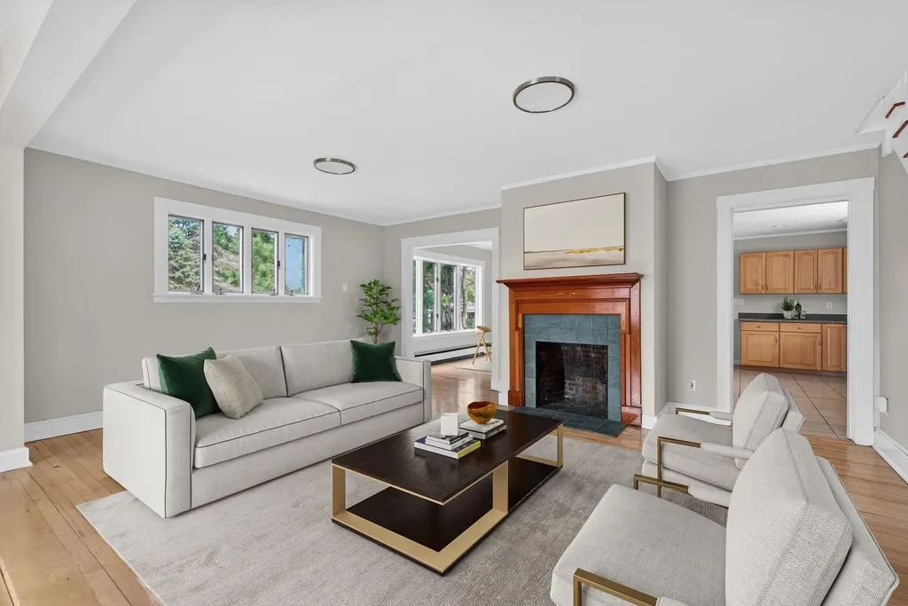 294 Mitchell Road Cape Elizabeth ME 04107