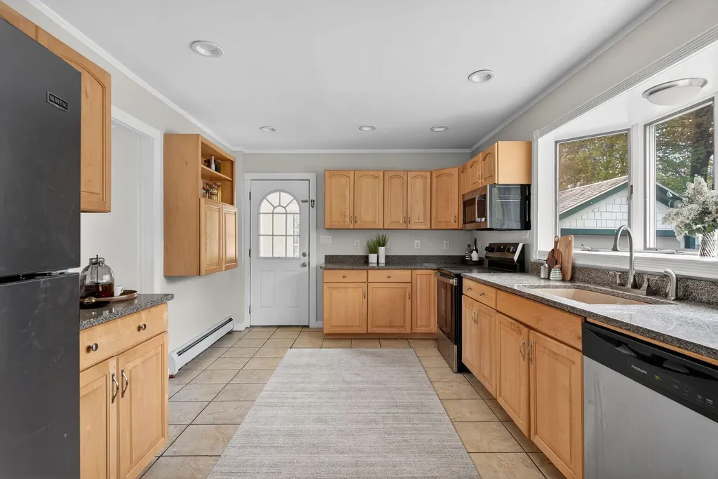 294 Mitchell Road Cape Elizabeth ME 04107