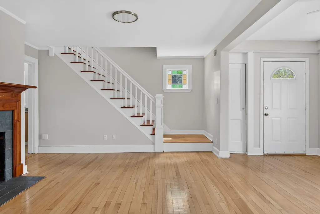 294 Mitchell Road Cape Elizabeth ME 04107