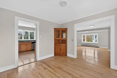 294 Mitchell Road Cape Elizabeth ME 04107