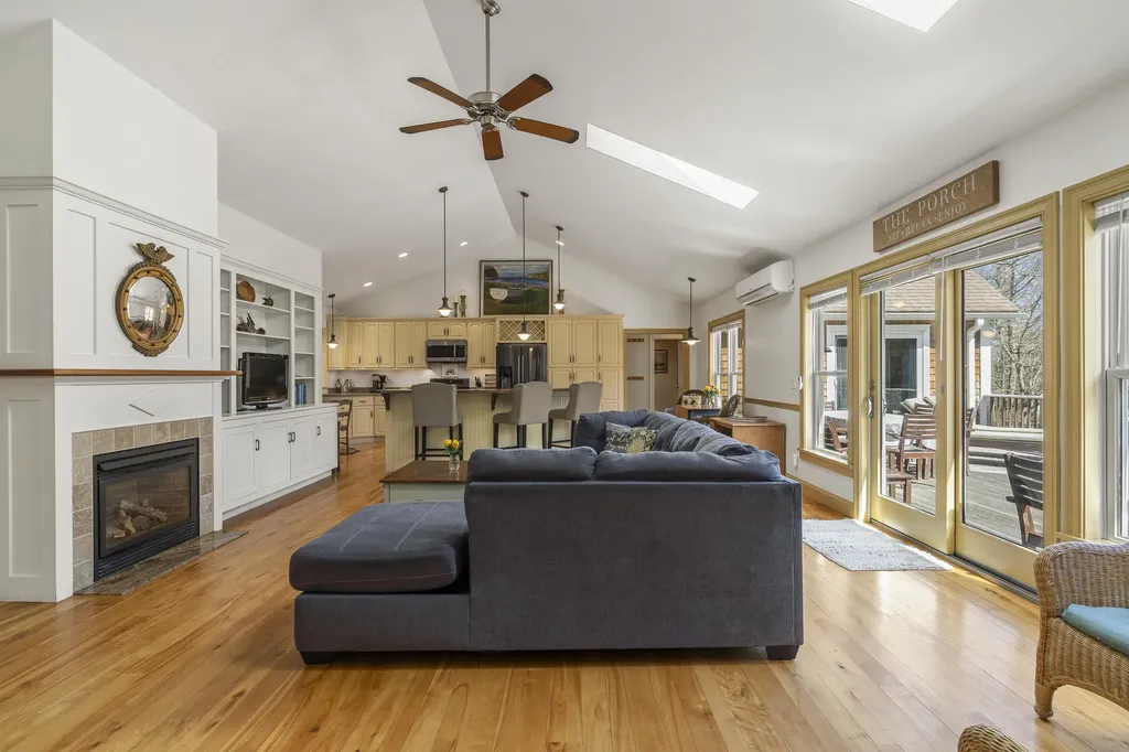 59 Ledgewood Drive Boothbay ME 04537