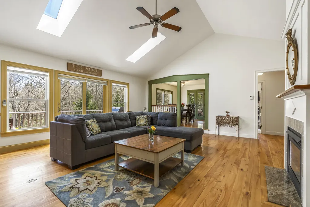 59 Ledgewood Drive Boothbay ME 04537