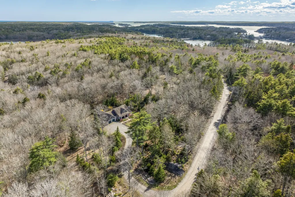 59 Ledgewood Drive Boothbay ME 04537