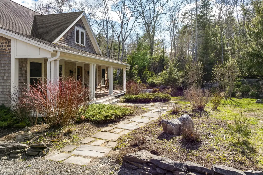 59 Ledgewood Drive Boothbay ME 04537