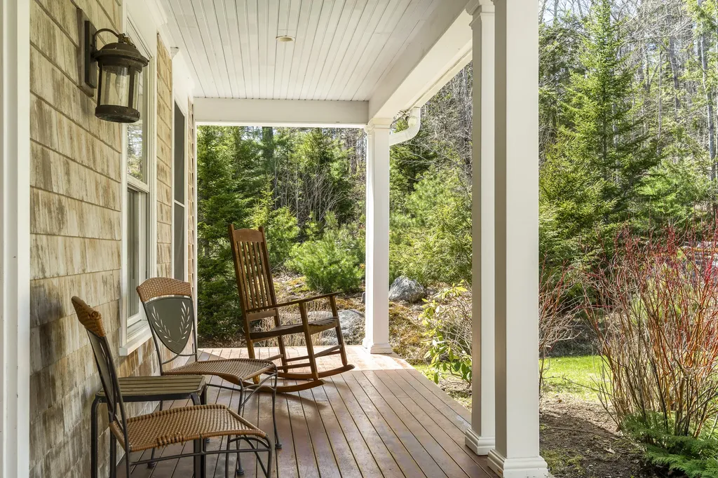 59 Ledgewood Drive Boothbay ME 04537