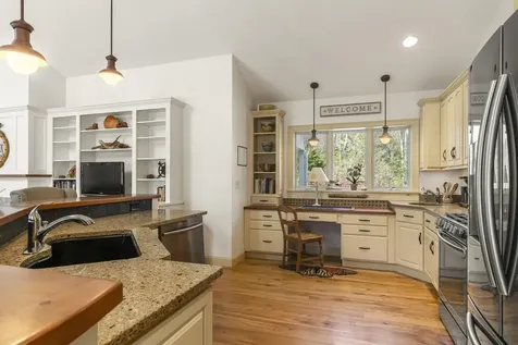 59 Ledgewood Drive Boothbay ME 04537
