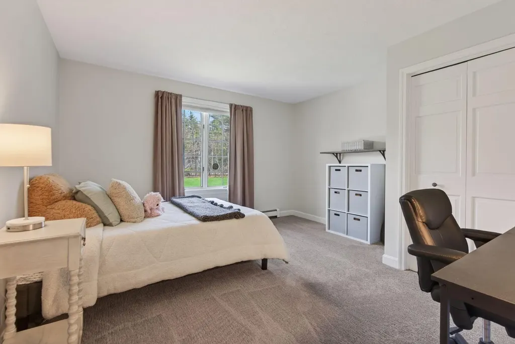 2 Meadow Lane Falmouth ME 04105