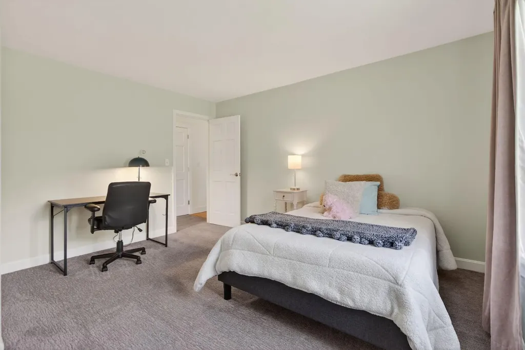 2 Meadow Lane Falmouth ME 04105