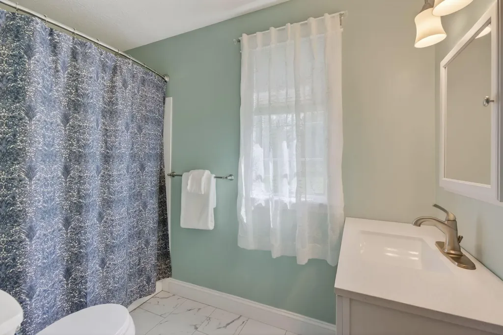 2 Meadow Lane Falmouth ME 04105