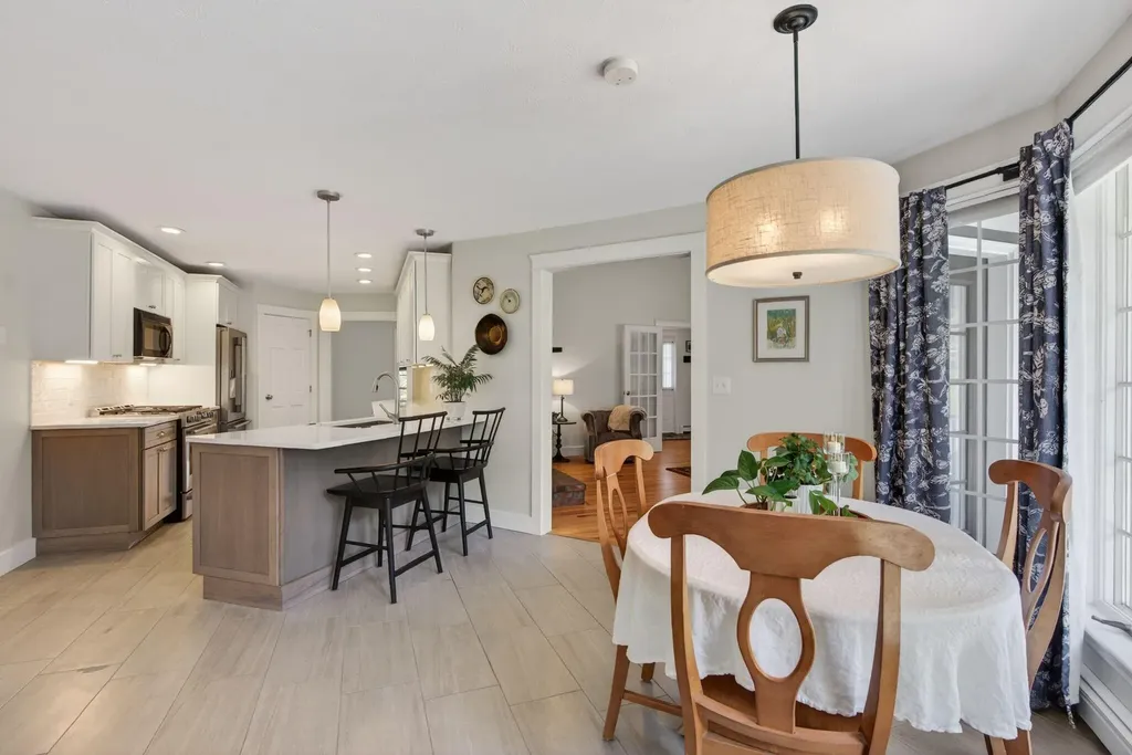2 Meadow Lane Falmouth ME 04105